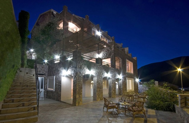 Contessa Apartments