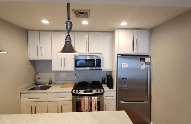 Convenient and Charming 2-bedroom condo with Private Parking, in South Boston