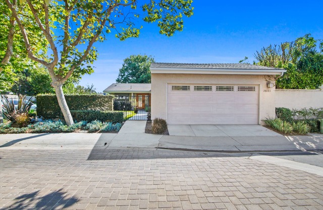 Cool and Sophisticated, Single Level Home! With Pool!