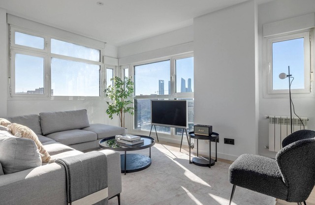 Cool Virgen del Cortijo - Manoteras 2BR w/Padel & Pool, b y Blueground