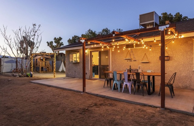 Cosmic Rabbit - Family Fun With Hot Tub! 3 Bedroom Home by RedAwning