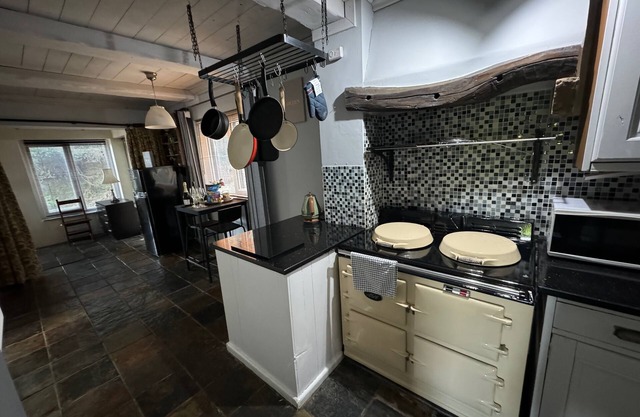 Cosy 4-Bed Cottage - Scenic Retreat, Aga & WiFi