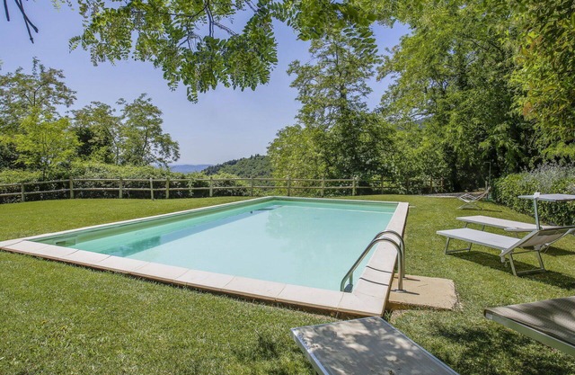 Cosy apartment in villa for 3 guests with pool, WIFI, TV, terrace and pets allowed