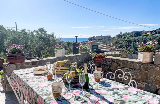 Cosy apartment for 4 people with WIFI, A/C, TV and patio