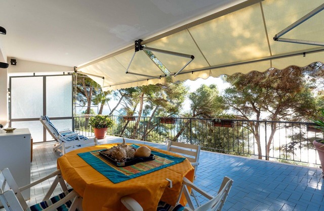 Cosy apartment for 4 people with WIFI, balcony and panoramic view