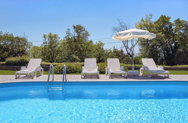 Cosy apartment for 6 people with pool, WIFI, A/C, TV and terrace