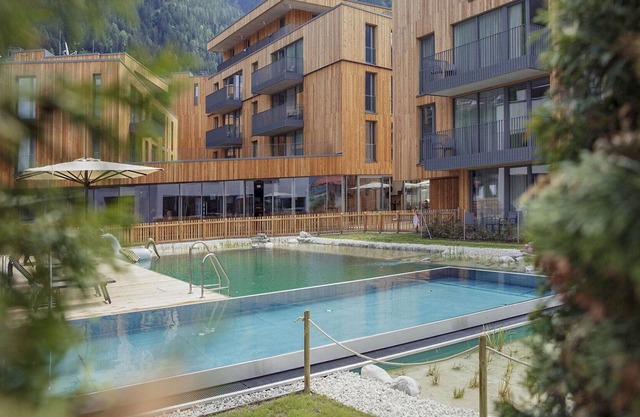 Cosy apartment for 8 people with WIFI, pool, TV, terrace, pets allowed, panoramic view and parking