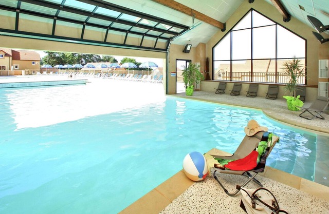 Cosy apartment in villa for 8 guests with WIFI, pool, TV, terrace, pets allowed and parking