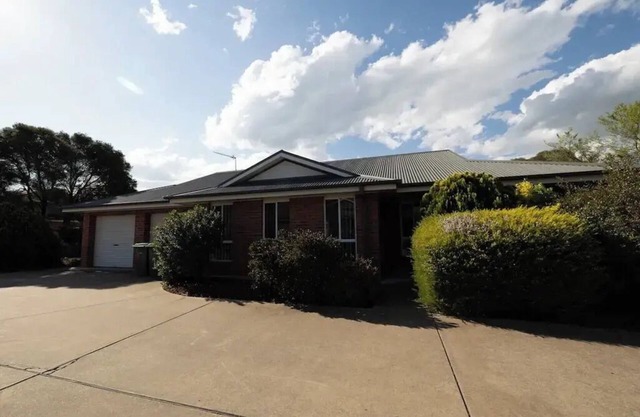 Cosy city escape, a short walk to the river!