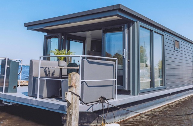 Cosy houseboat near the sea