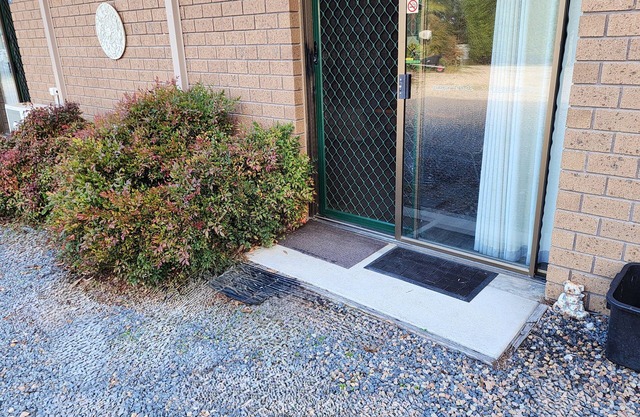 Cosy Nook Flat 5 - Well equipped budget holiday accommodation