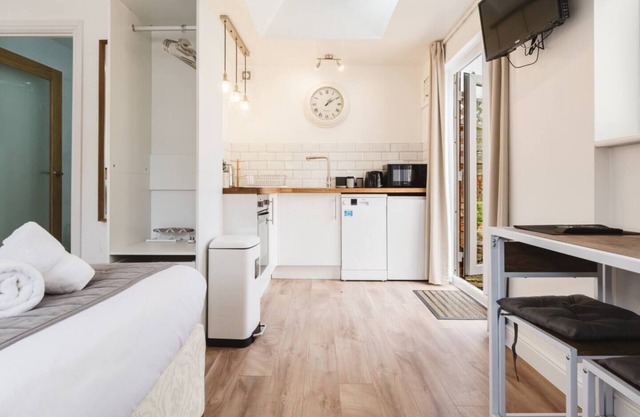 Cosy Studio Annexe Central Cheltenham