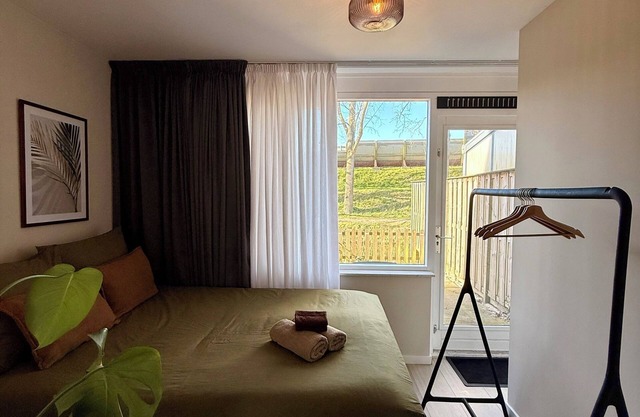 Cosy, stylish fully private studio with backyard - free parking until 17 nov