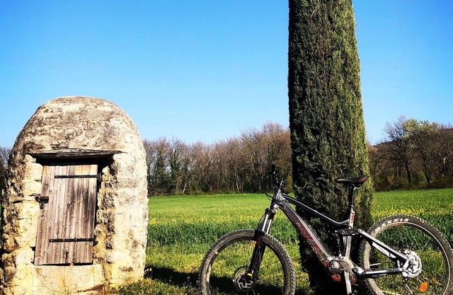 Cottage at the foot of the Luberon