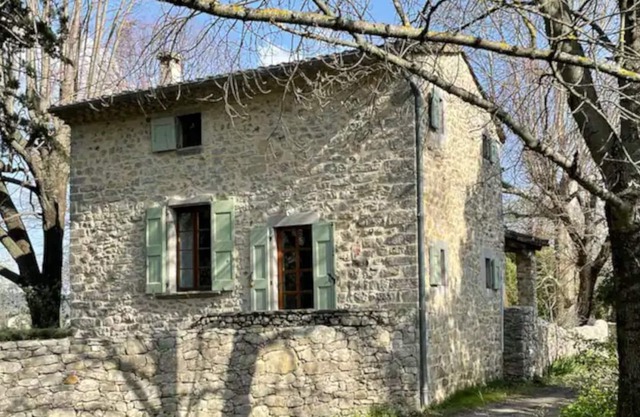 Cottage in an old mill: garden, quiet, 2 to 3 people