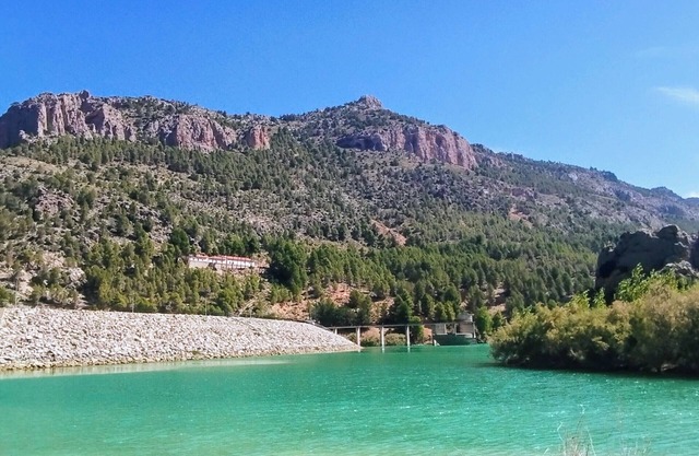 Cottage in hamlet with fireplace, hiking, biking, starry skies, very healthy