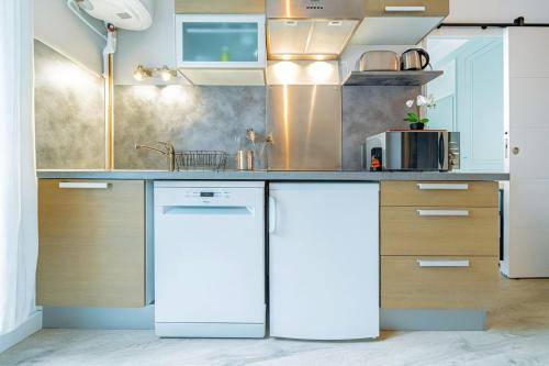 Cozy 1-Bedroom in Central Oullins Steps from the Metro