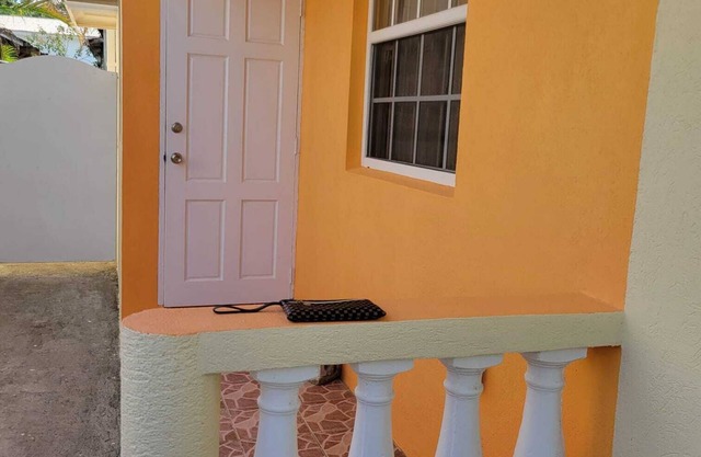 Cozy 1BR/1BA Apartment- upstairs or downstairs options upon availability