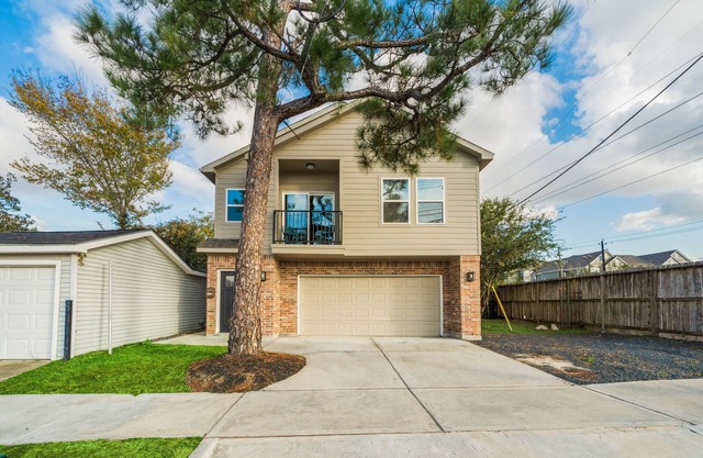 Cozy 2-bedroom apartment in charming Houston with AC, WiFi