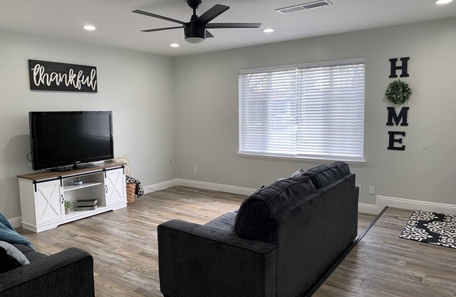 Cozy 3 bed/2 bath with a Brewery Feel Patio