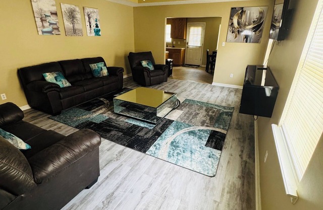 Cozy 3bd 2ba home located in Valdosta Ga. MAFB, SGMC, VSU,VHS within 5 Mi