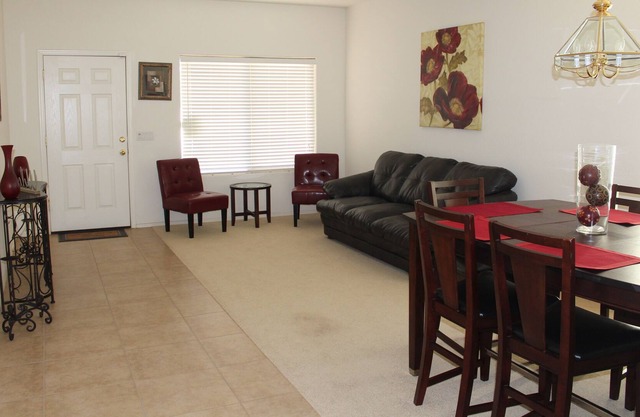 Cozy 5 Bdrm 2.5 ba with a Pool!