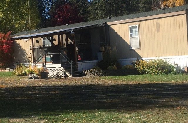 Cozy and Rustic Getaway Away From the Hustle and Bustle!