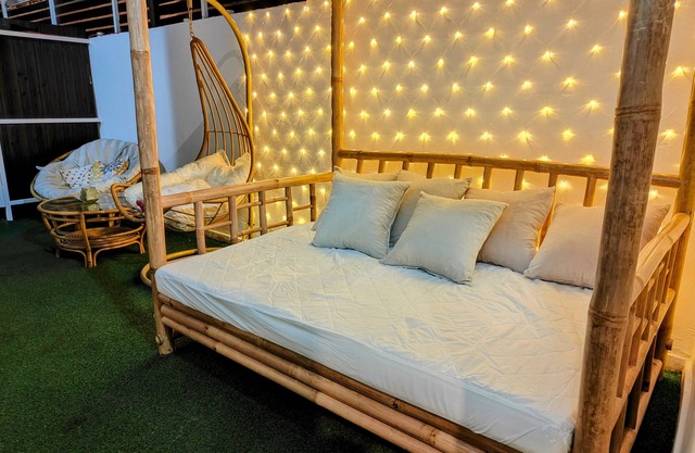 Cozy apartment in center with an amazing courtyard, 2 beds, TV, near beach