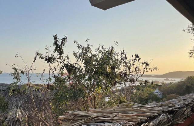 Cozy apartment w king size bed, starlink, safe, pizza oven and an amazing view!