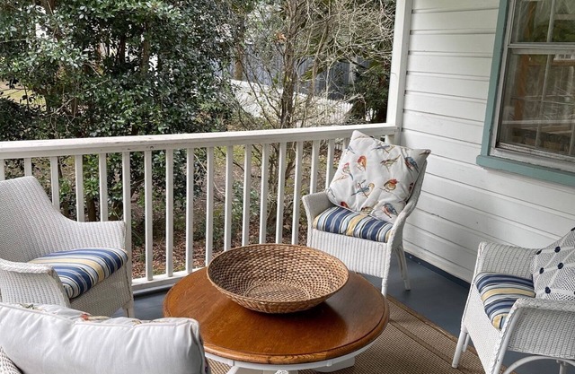 Cozy Beach Cottage - Walk to Beach & All Island Has to Offer