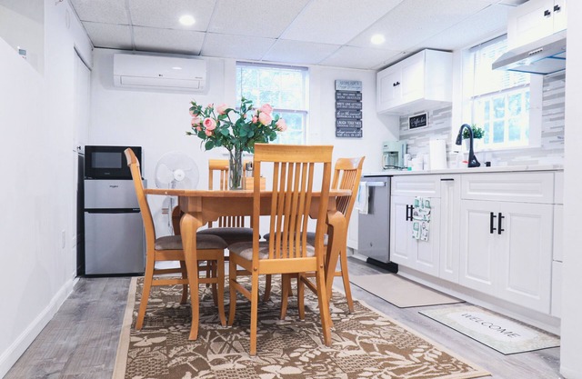 Cozy & Bright Guest Unit
