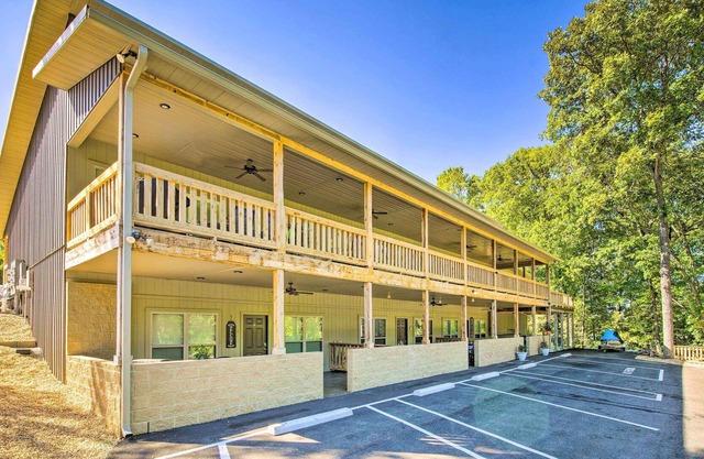 Cozy Bull Shoals Condo - 1 Mi to Lake Access!