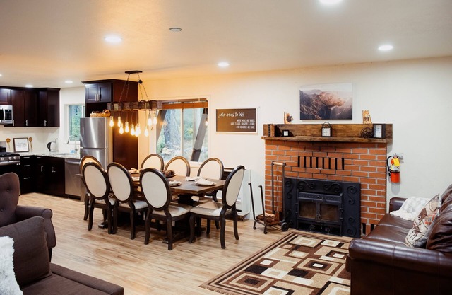 Cozy Cabin in Lake Tahoe area near ski resort/ ski lift