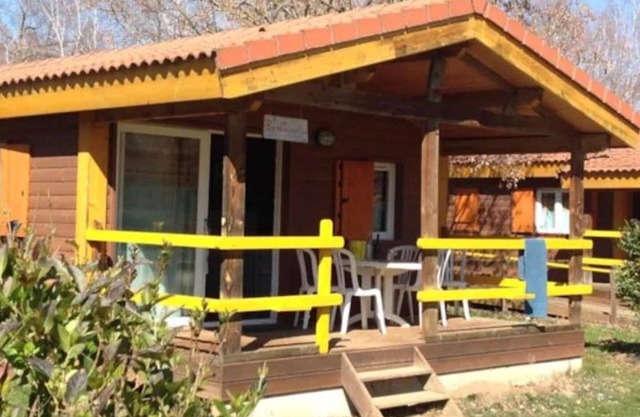 Cozy chalet with terrace for 4 people