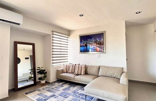 Cozy condo 2 blocks away from beach