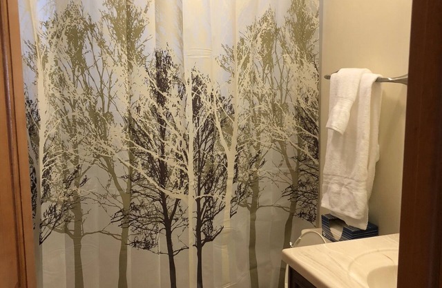 Cozy Cottage in the Pocono Mountains, Pet friendly, sleeps 6