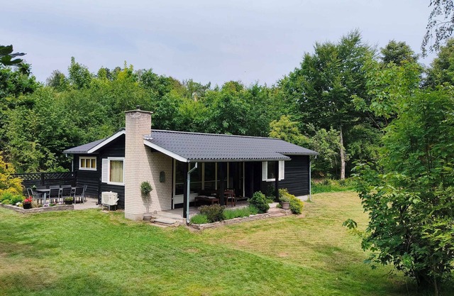 Cozy cottage steps from Lyngsbæk beach