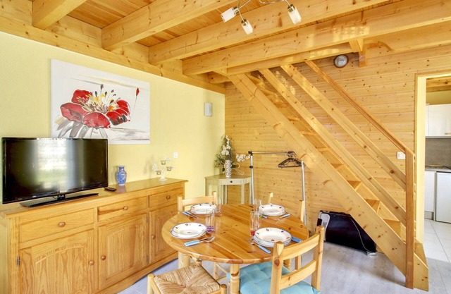 Cozy Duplex Studio with Shared Outdoor Space in Central Cauterets, Near Ski Lifts