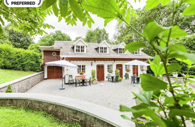 Cozy Escape in Bohon