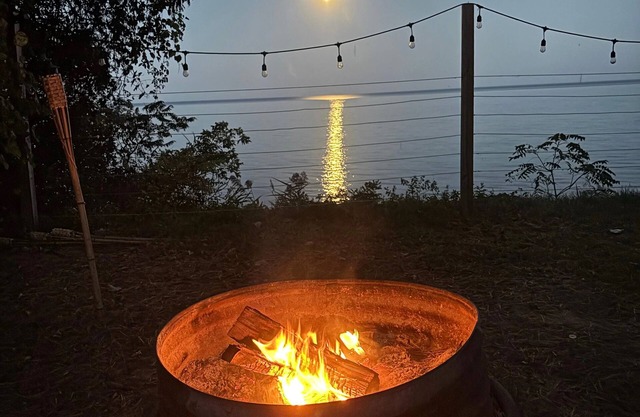 Cozy Fall Getaway,Private Beach Access, CanoeAvailable for Use.Fire pitFree wood