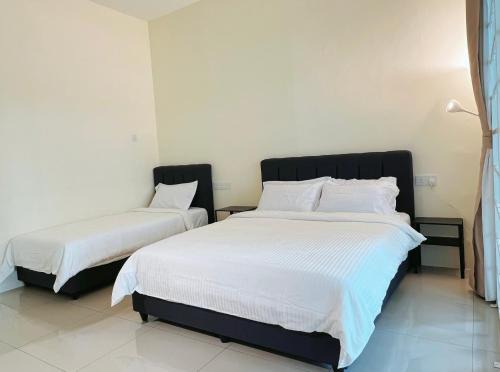 Cozy Family Room with Large Balcony