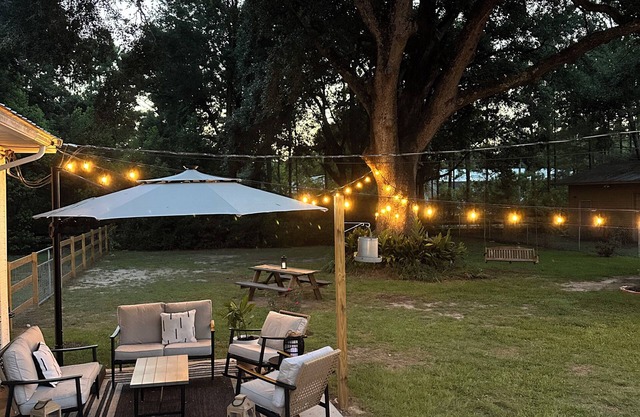 Cozy Farmhouse 5 mins from downtown Fairhope and Pier - Pet-Friendly!