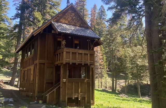 Cozy Historic Bear Valley Cabin