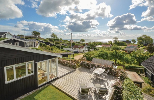 Cozy home in Hejls with WiFi