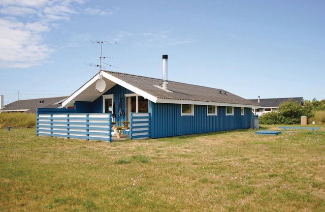 Cozy home in Hvide Sande with WiFi