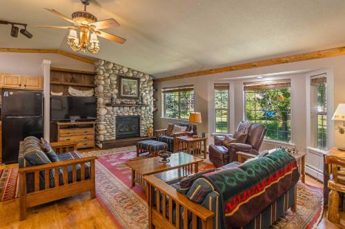 Cozy Home with Hot Tub 7 Mi to Pagosa Hot Springs