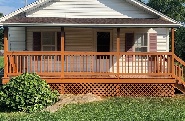 Cozy Home with over an Acre - November rates reduced!