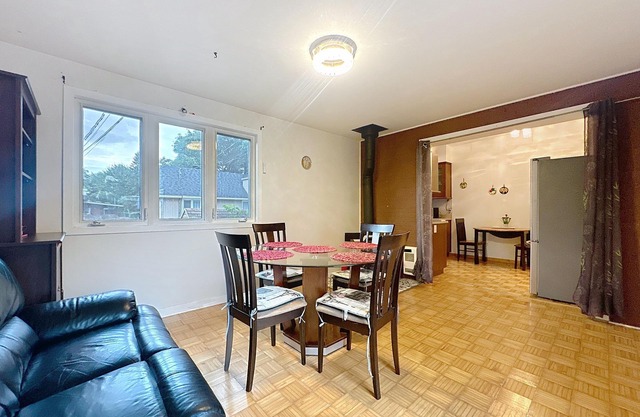 Cozy house – 6p – Close to Centropolis & Carrefour Laval