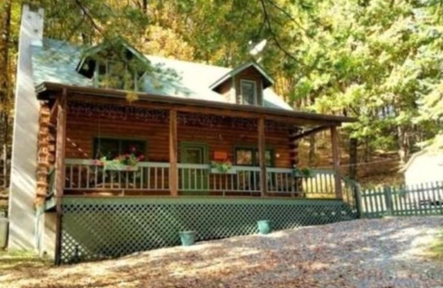 Cozy Log Cabin With Hot Tub - Pet Friendly