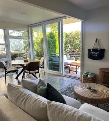 Cozy Modern Beach Bungalow! Steps to the Beach!